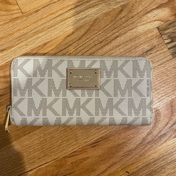 Michael Kors Handbags - Michael Kors Wallet